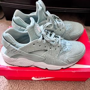 Women running sneaker